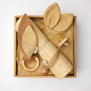 Coffret naissance bébé, hochet, lange et doudou personnalisé, Saga Copenhagen Bumbelbee