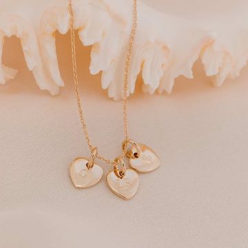 Collier Maman, 3 coeurs à personnaliser, plaqué or jaune, Bijou Fête des mères, Sasha Aismée