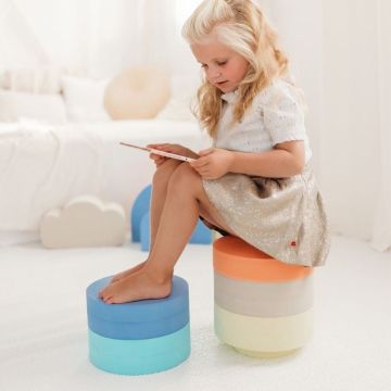 Chaise et pierres d'équilibre en mousse arc en ciel Moes, jouet durable