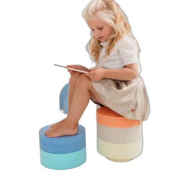 Chaise et pierres d'équilibre en mousse Moes