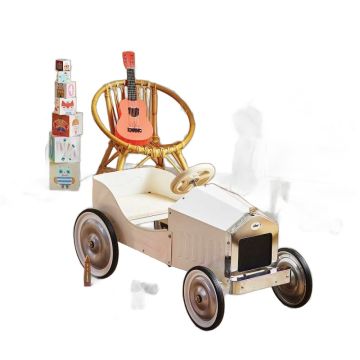 Voiture à pédales Vilac ivoire – cadeau 3 ans